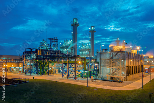 Gas turbine electrical power plant with twilight