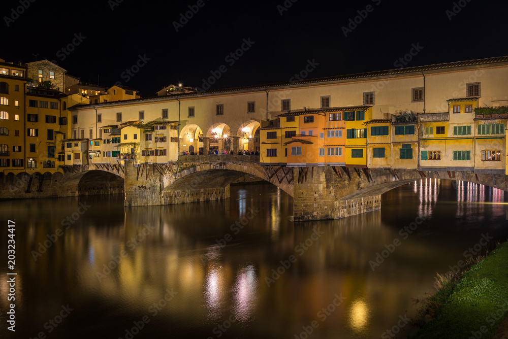 Fototapeta premium Ponte Vecchio Bridge at night, Florence, Italy