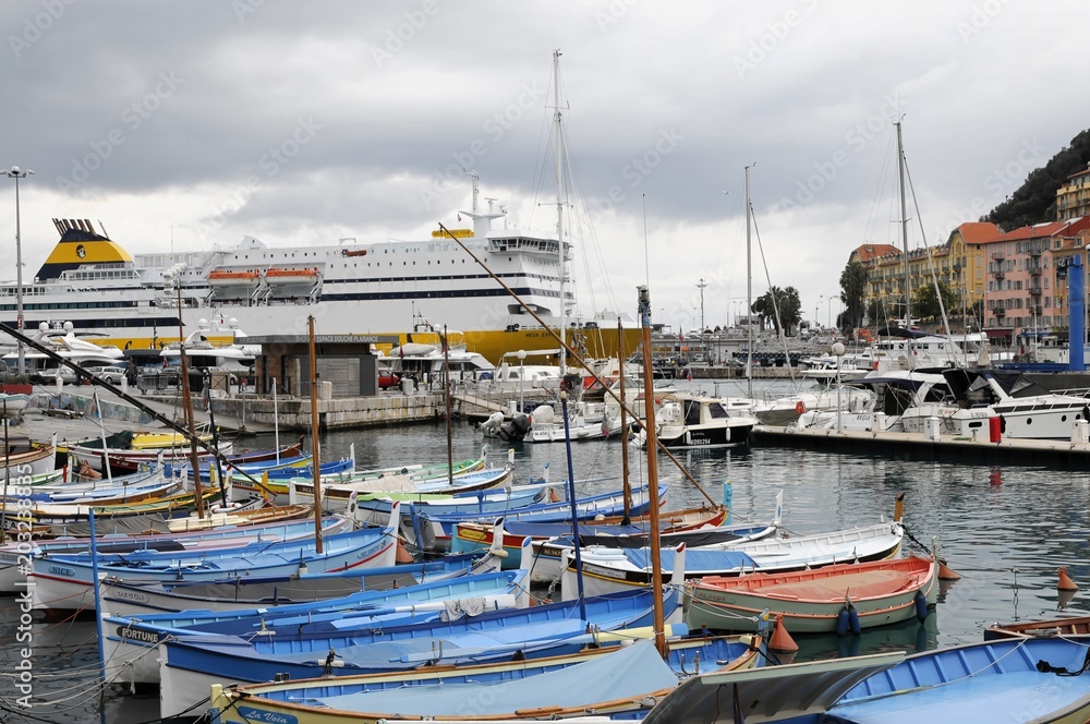 Fischerboote im Hafen, Nizza, Cote d'Azur, Frankreich, Europa