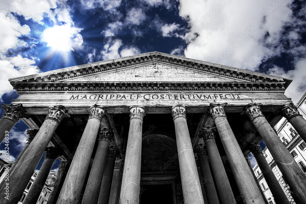 PANTHEON FRONT ENTANCE. FAMOUS DESTINATION OF ROME. TOP ATTRACTION IN ITALY