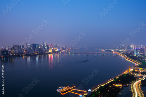 panoramic city skyline © THINK b