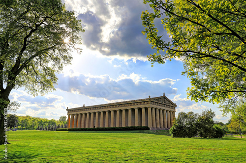Obraz na płótnie The Parthenon in Nashville, Tennessee is a full scale replica of the original Parthenon in Greece. The Parthenon is located in Centennial Park. w salonie
