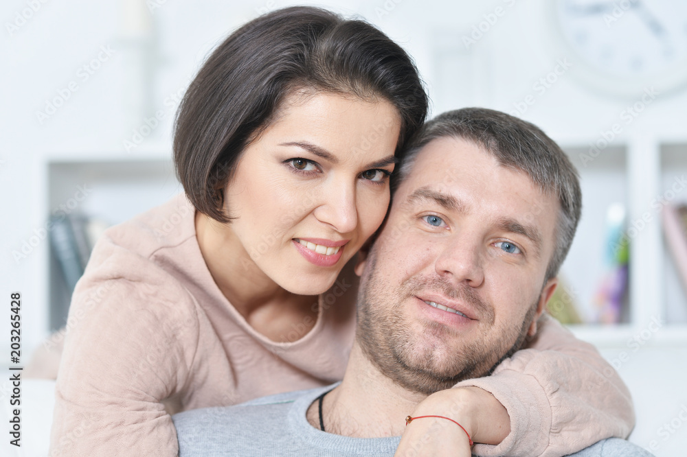 Obraz premium Portrait of couple hugging