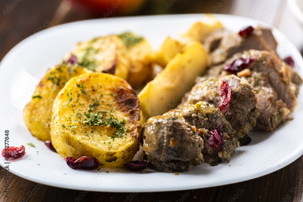 Duck fillet served with baked potatoes, apples and cranberries Duck fillet served with baked potatoes, apples and cranberries