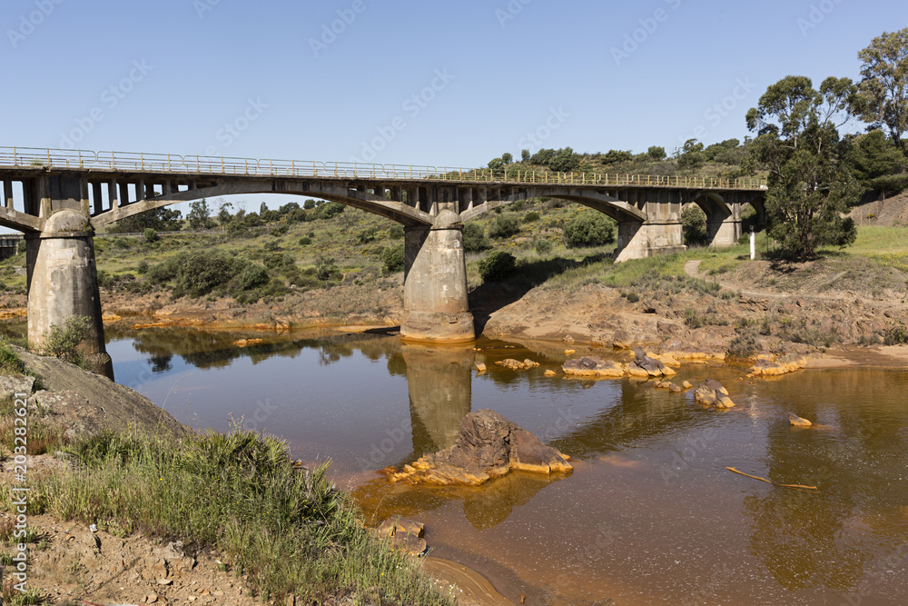 Puente Gadea sobre el río Tinto, Villarrasa (Huelva).