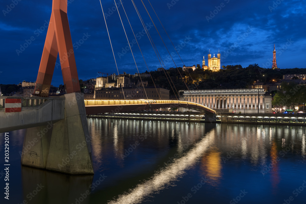 Fototapeta premium Famous view of Lyon by night.