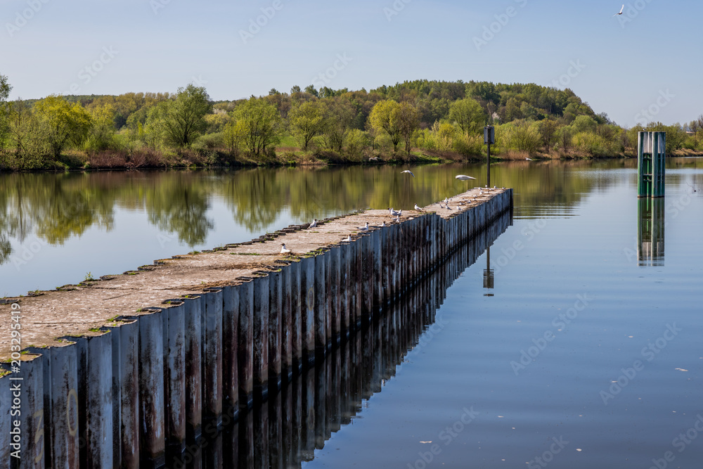 Naklejka premium Passage de l'écluse en bateau sur Le Vistule