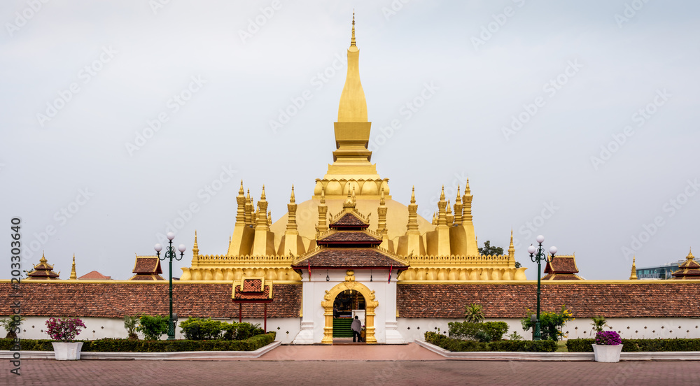 Fototapeta premium Wat (temple) That Luang, Vientiane, Laos.