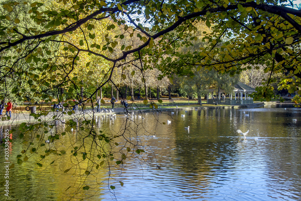 Naklejka premium Dublin, Ireland, 27 October 2012: Saint Stephen's Green Park