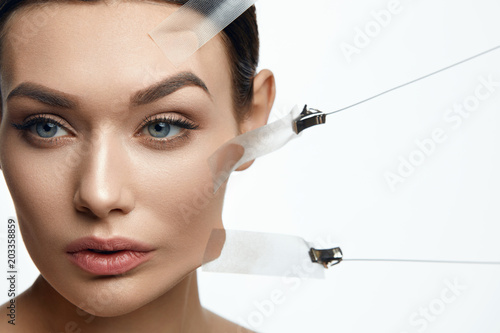 Tableau sur toile Beauty Woman Face During Face Skin Lift Treatment