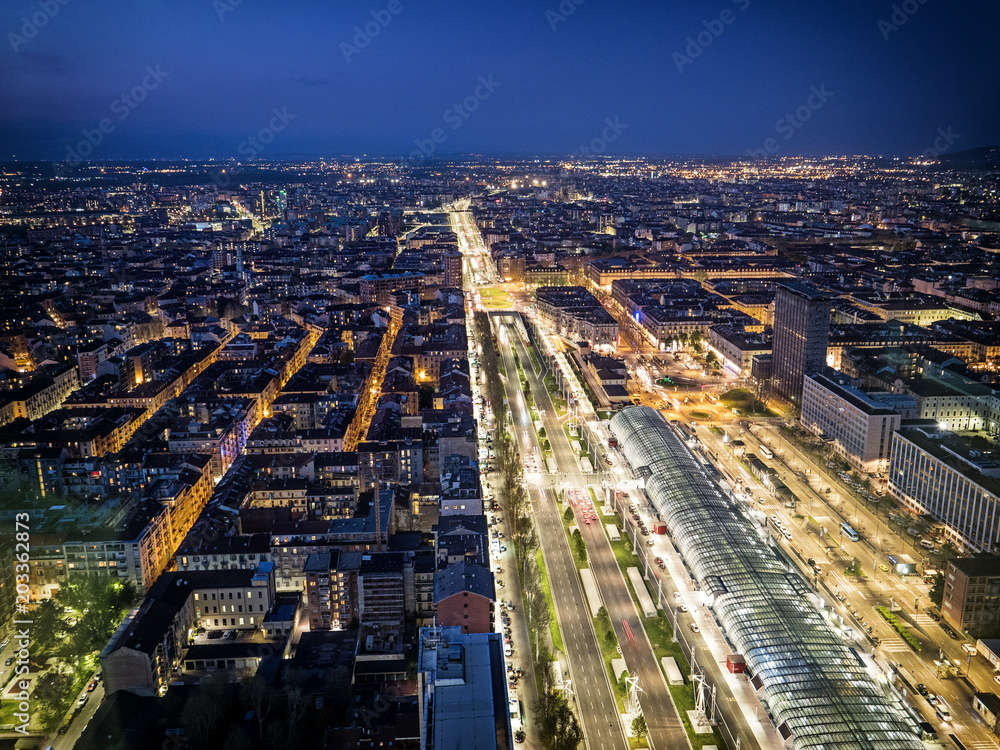Obraz premium From above panoramic view of Turin city burning with lights in night time, Italy.