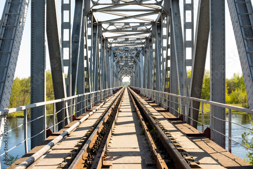Fototapeta Naklejka Na Ścianę i Meble -  The railway bridge over the river