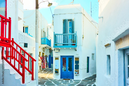 Fototapeta Naklejka Na Ścianę i Meble -  Snow white houses in Mykonos