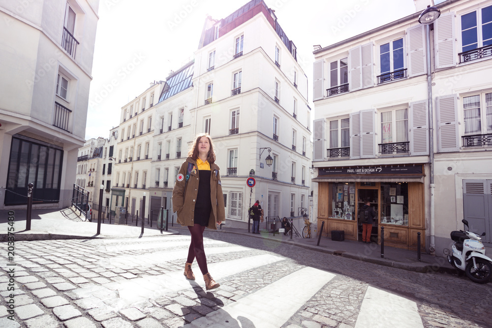 girl is walks around Montmartre