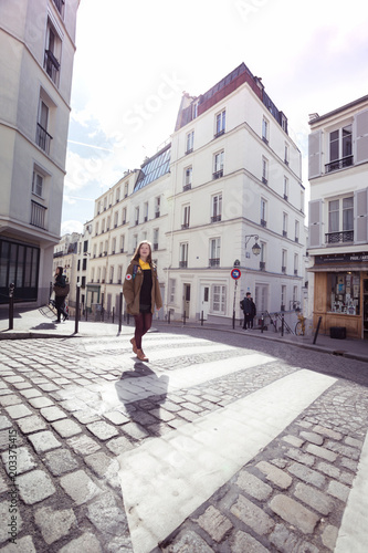 girl is walks around Montmartre