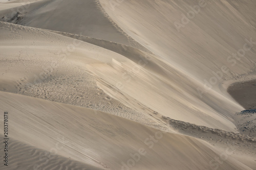 große Sanddünen am Meer