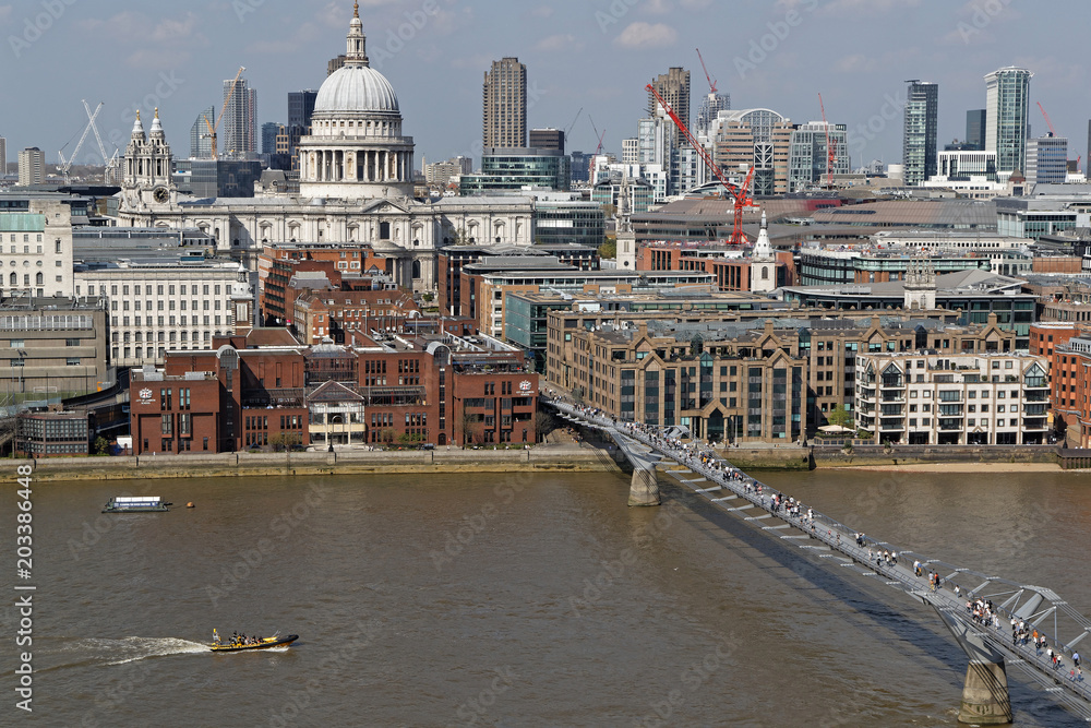 Millenium Bridge and Saint-Paul from the sly
