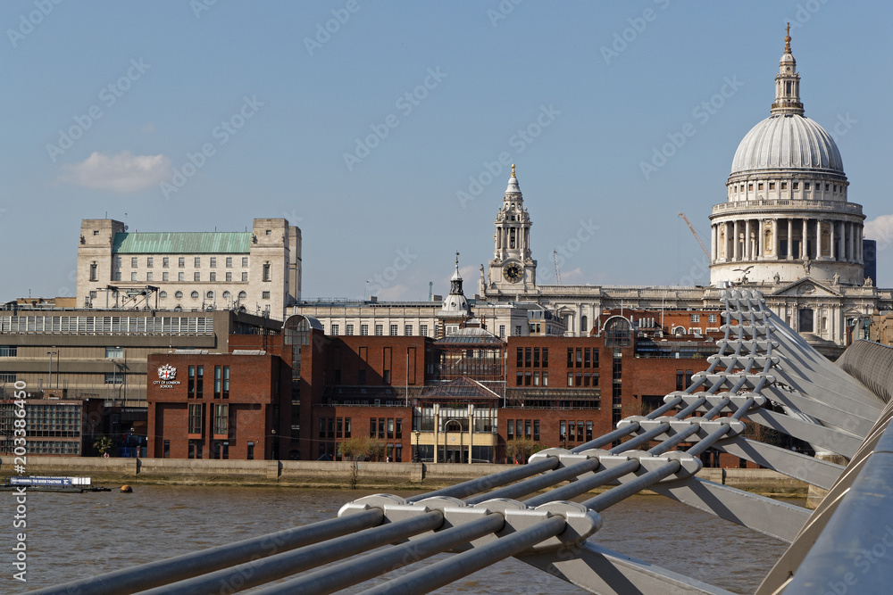 Fototapeta premium Millenium Bridge and Saint Paul Cathedral