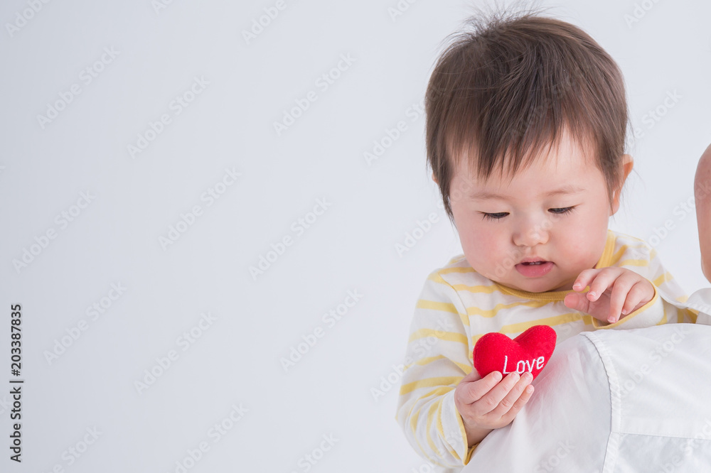 小さなハートを持つ赤ちゃん
小さなハートを持つ赤ちゃん