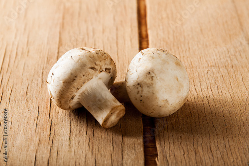 Champignon raw on wood desk