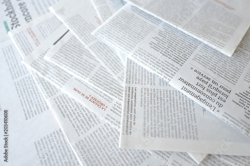 journaux sur la table