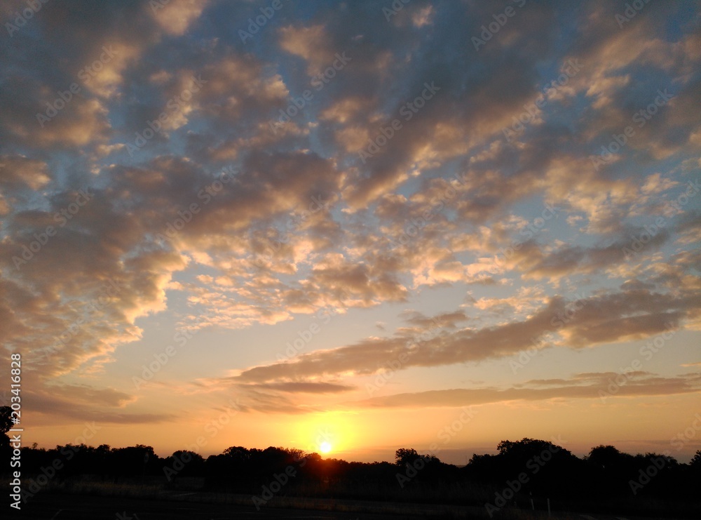 Fototapeta premium Puesta de sol en el lago