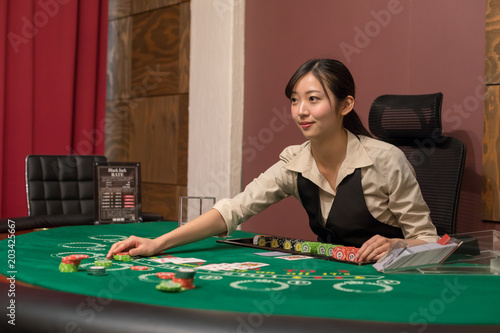 カジノイメージ 女性ディーラー Stock Photo Adobe Stock