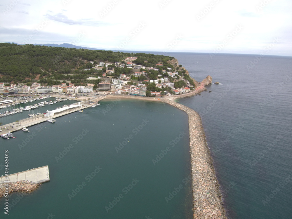 Drone en el Estartit y Islas Medas, localidad costera del Emporda  en Gerona, Costa Brava (Cataluña,España). Fotografia aerea con Dron.