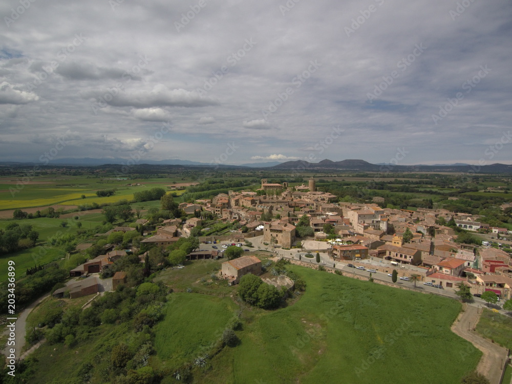 Drone en Pals, pueblo medieval del Ampurdan en Girona, Costa Brava (Cataluña,España). Fotografia aerea con Dron. Drone en Pals, pueblo medieval del Ampurdan en Girona, Costa Brava (Cataluña,España). Fotografia aerea con Dron.