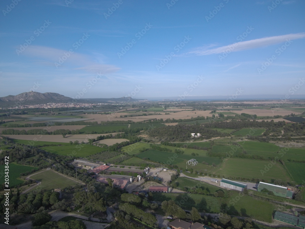 Drone en Torroella de Montgri, pueblo del Ampurdan en Girona, Costa Brava (Cataluña,España). Fotografia aerea con Dron.