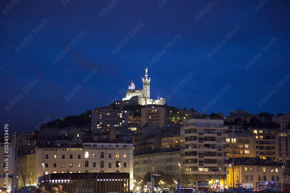 Francia, Marsiglia,la chiesa di Notre Dame de la Garde sulla collina.
