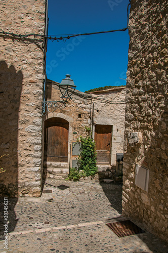 Alley view with stone walls  house and plants in Saint-Paul-de-Vence  a lovely well preserved medieval hamlet near Nice. Located in Alpes-Maritimes department  Provence region  southeastern France