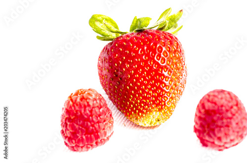 Fototapeta Naklejka Na Ścianę i Meble -  strawberry'blackberry'raspberry. 