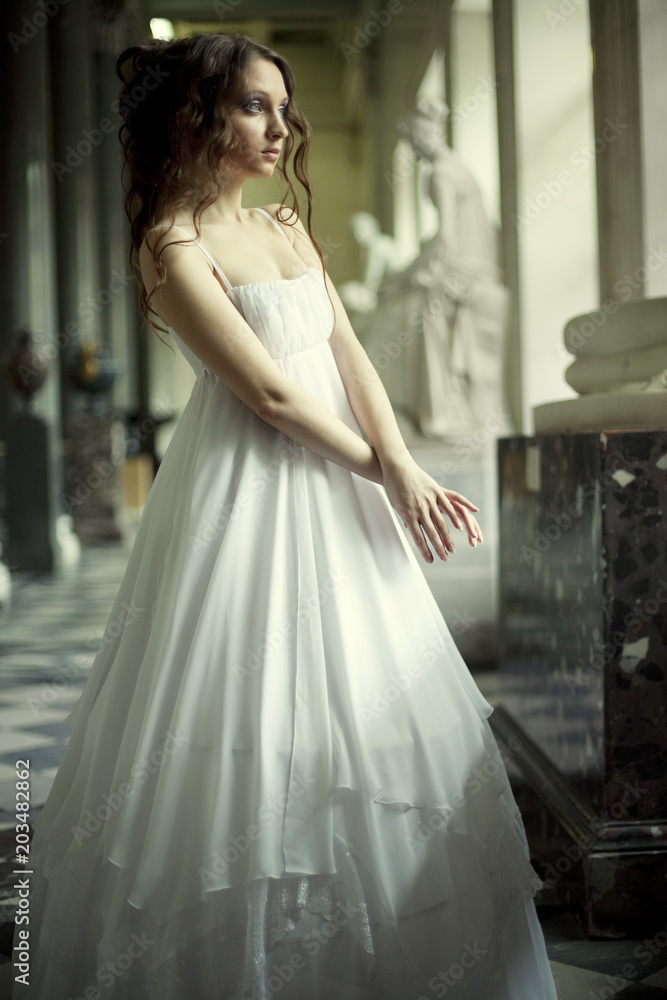 Naklejka premium Portrait of a beautiful young victorian lady in white dress
