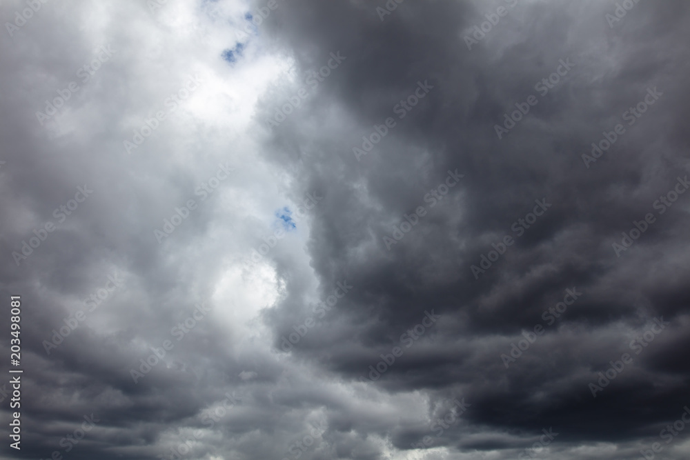 Obraz premium Clouds before the rain as a background