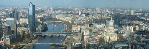 Fototapeta Naklejka Na Ścianę i Meble -  River Thames in London panorama