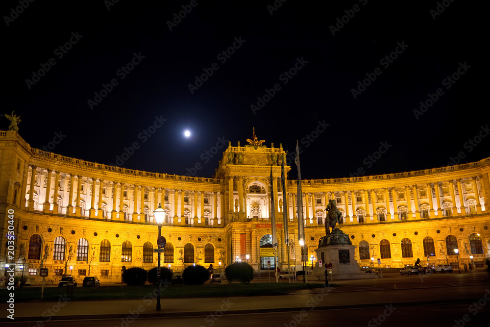Wiener Hofburg bei Nacht