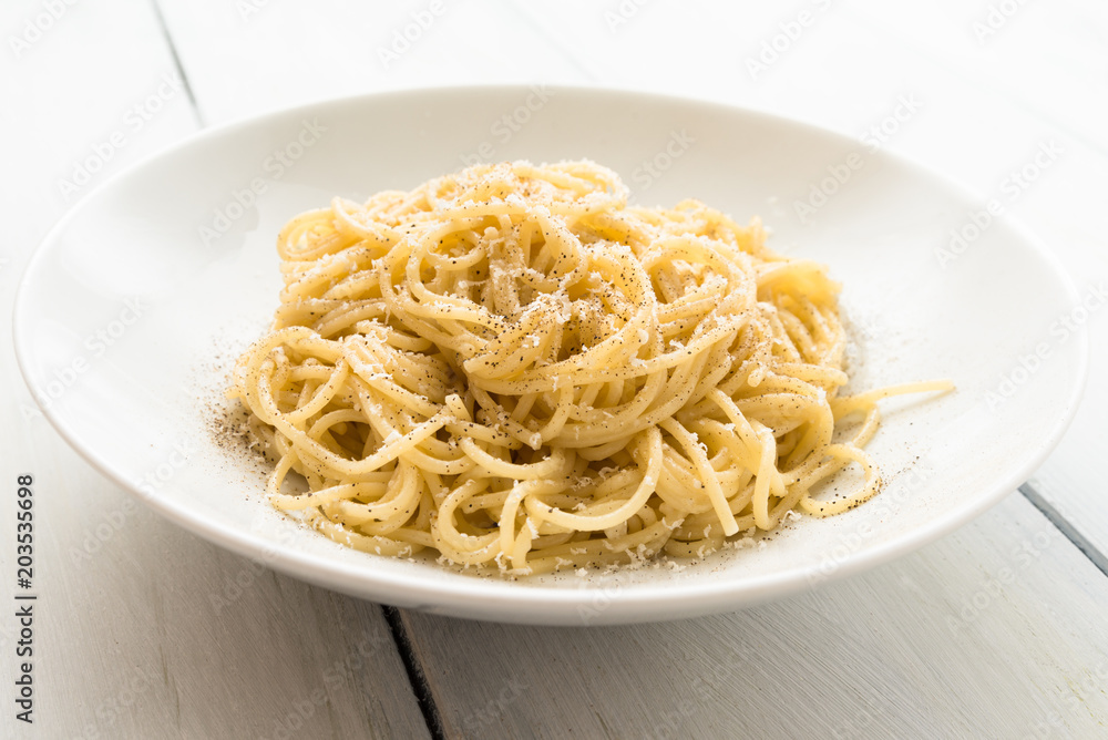 Spaghetti Cacio e Pepe, Pasta Italiana 
