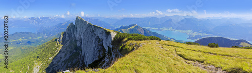 Panoramablick vom Schafberg auf die Schafbergspitze (Spinnerin) und den Wolfgangangsee