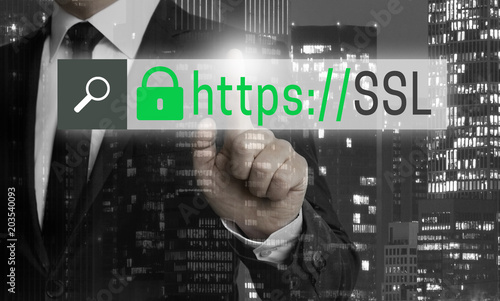 SSL Browser Konzept wird von Geschäftsmann gezeigt