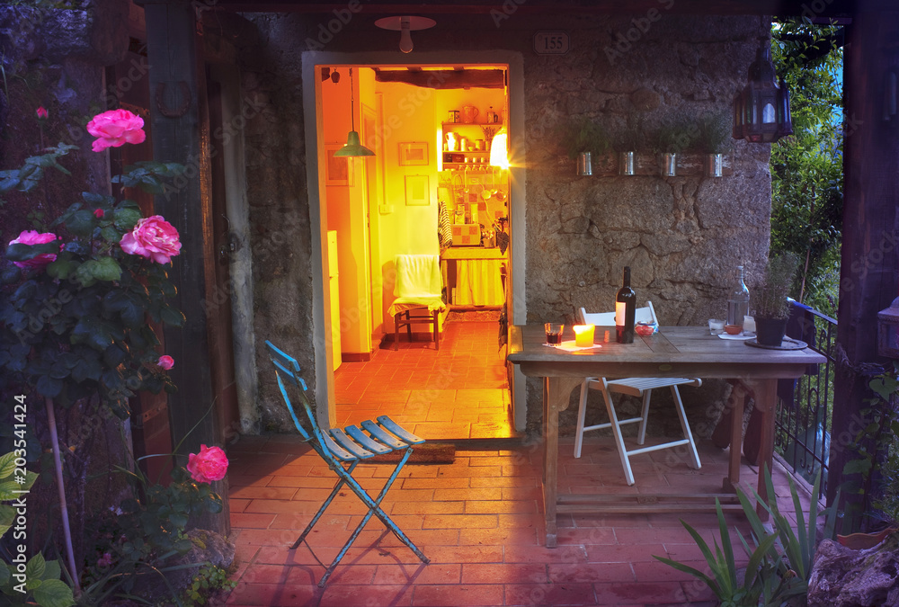 Cosy and peaceful evening atmosphrere in a rustic holiday home in tuscany ,italy - obrazy, fototapety, plakaty 