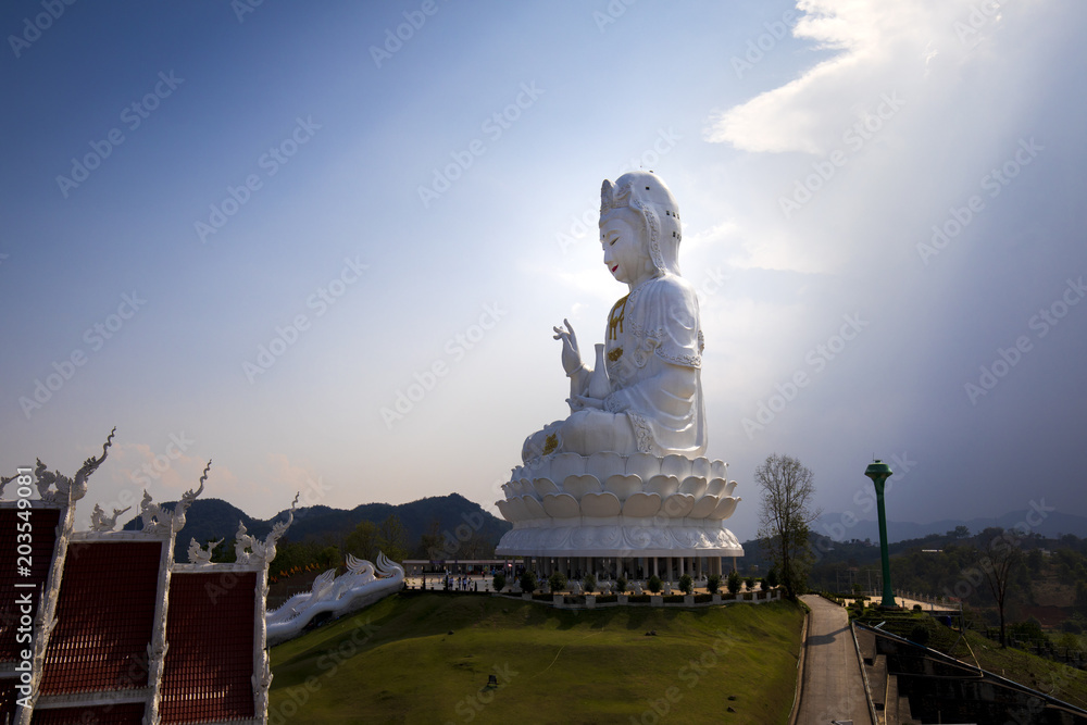 Fototapeta premium チェンライの巨大観音像