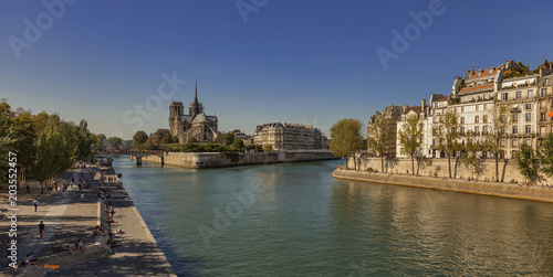Notre Dame in Paris an der Seine