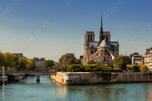 Notre Dame in Paris an der Seine © Thomas
