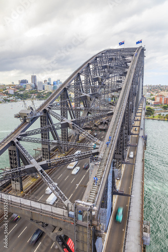 Aufnahme der Harbour Bridge in Sydney aus der Vogelperspektive fotografiert im M  rz 2015