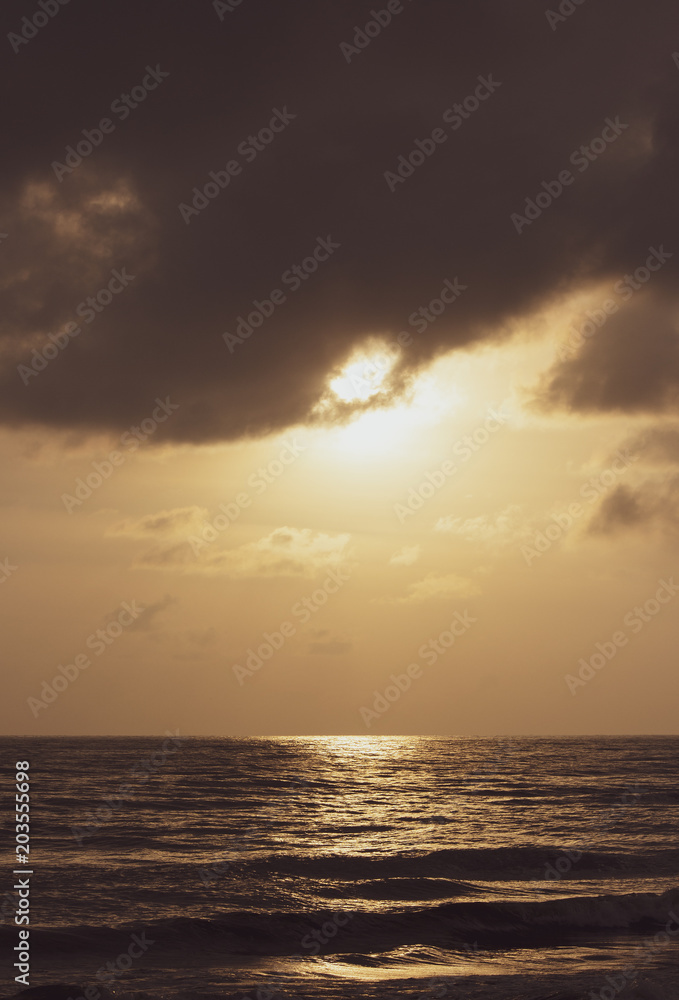 Obraz premium Sunrise or sunset