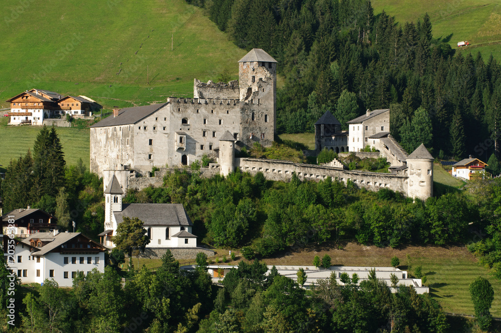 Burg Heinfels in Osttirol