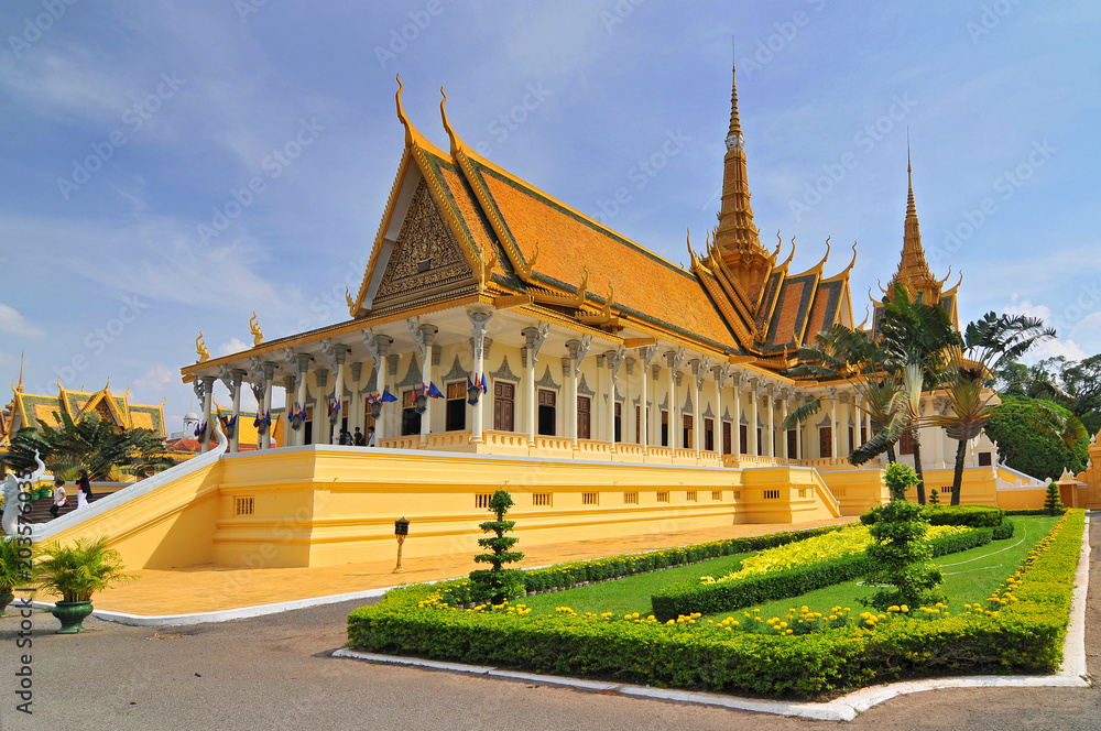 Naklejka premium The Royal Palace in Phnom Penh, Cambodia.