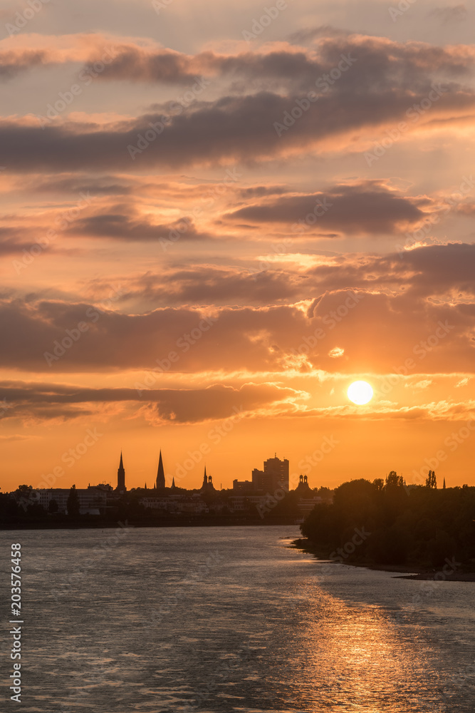 Sonnenuntergang in Bonn am Rhein
