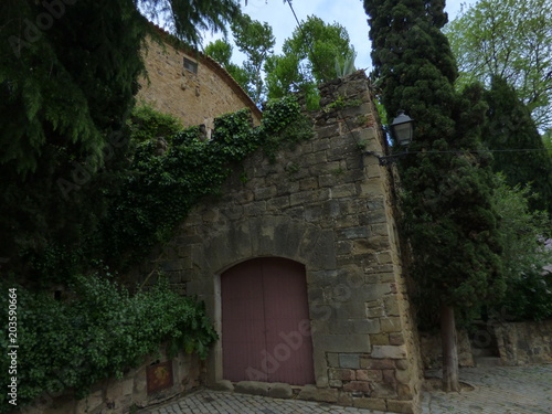 Fototapeta Naklejka Na Ścianę i Meble -  Pubol, castillo de Gala, sepulcro de la mujer de Dali. Pueblo del Emporda  en Gerona, Costa Brava (Cataluña,España)